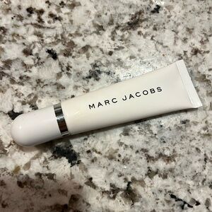 Marc Jacobs undercover blurring coconut face primer